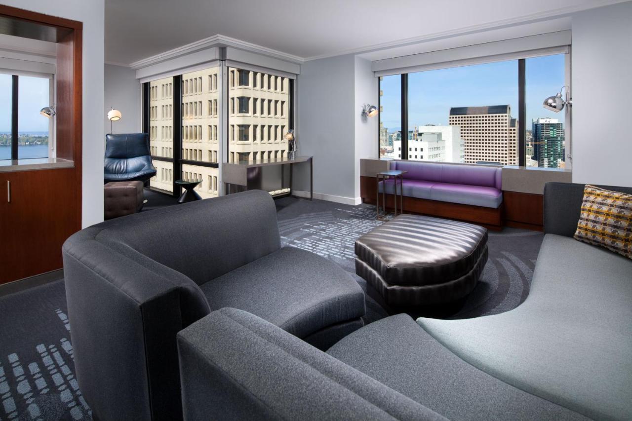 WOW Corner King Suite with City View - High Floor/Mobility/Hearing Accessible with Roll-In Shower