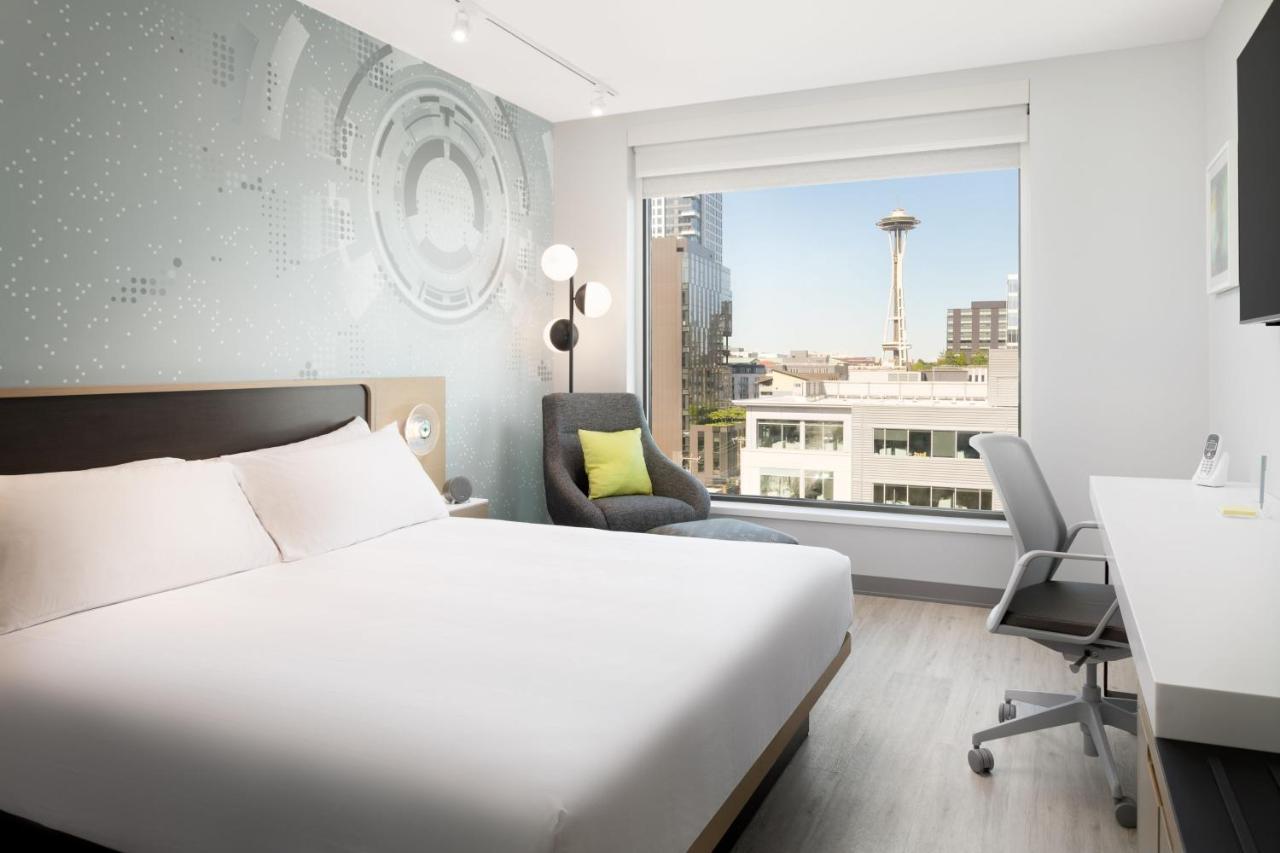 Space Needle View with 1 King Bed