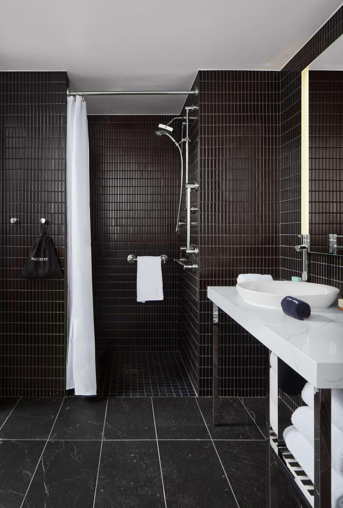 Queen Room with Two Queen Beds and Transfer Shower - Mobility Access