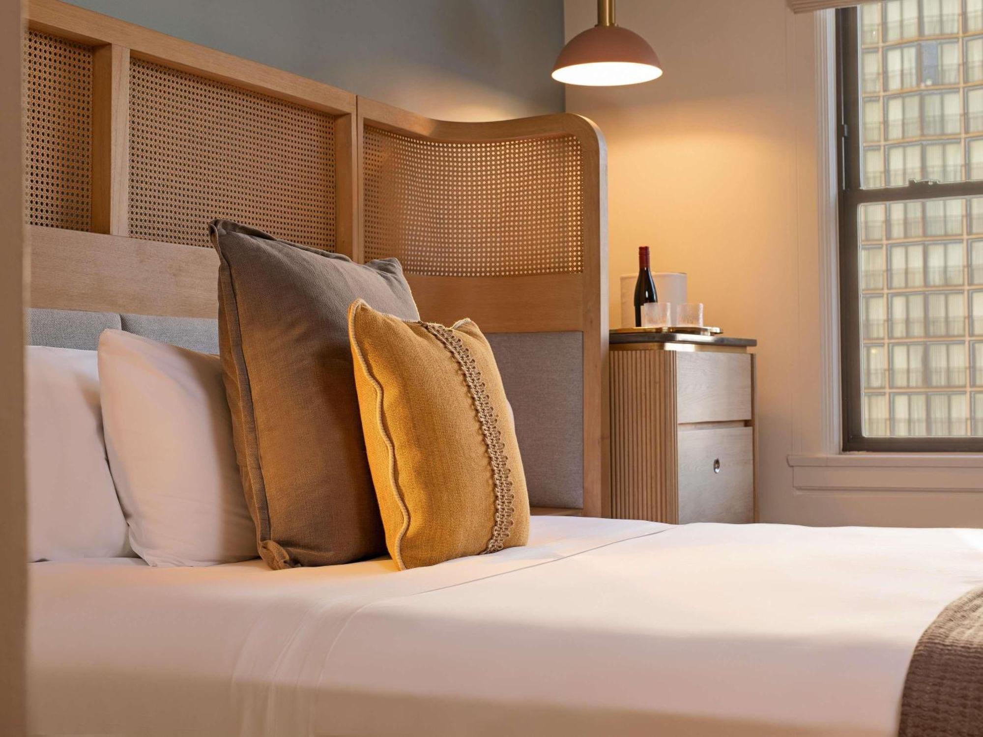 Classic Queen Room with Cityview