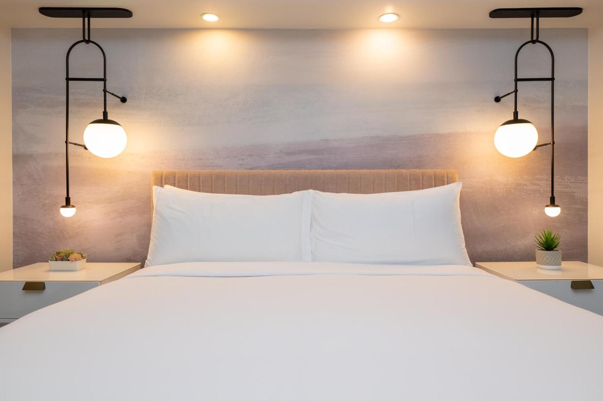 King Room with City View and Fitness Room