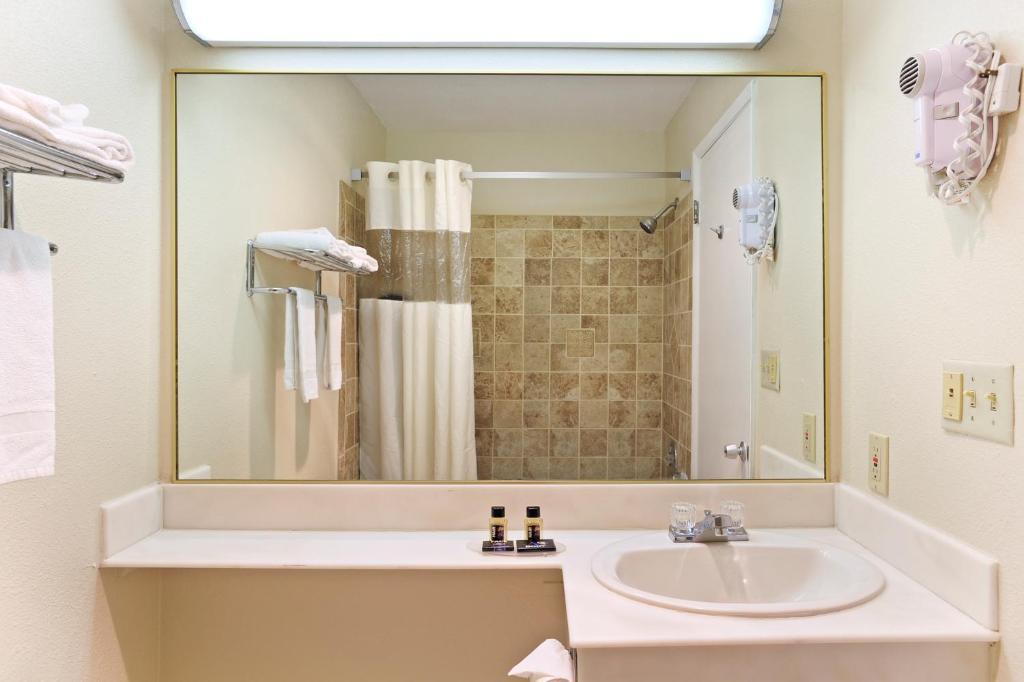 Deluxe Double Room with Two Double Beds - Non-Smoking