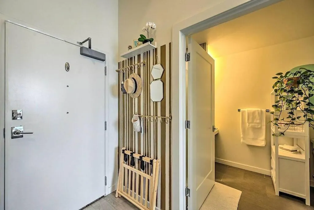 Stylish Ballard Studio 15 Mins From Space Needle-1