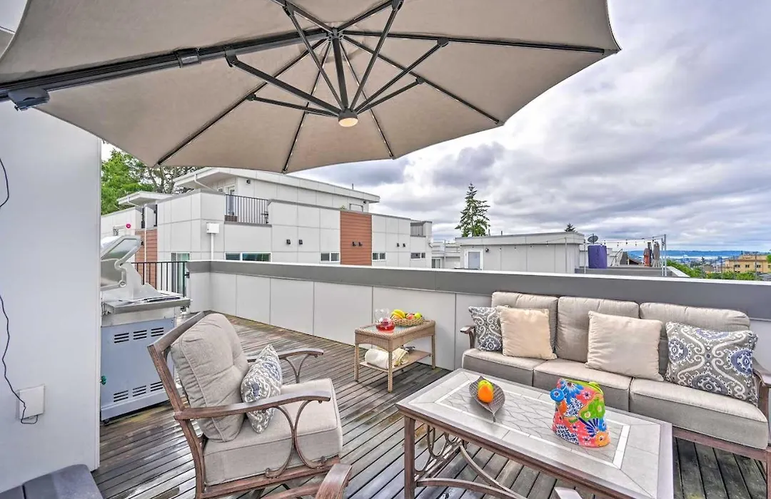 Stylish Townhome In Ballard-1