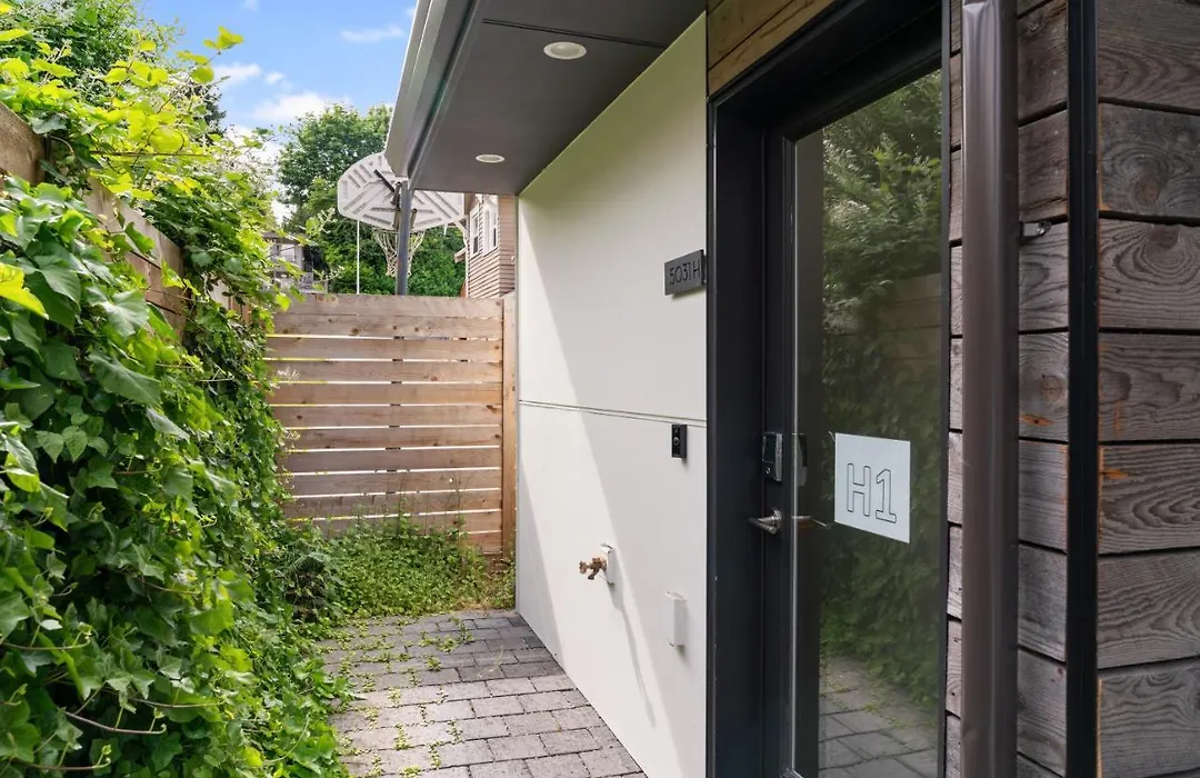 Modern Two Story Townhouse Near Light Rail-1