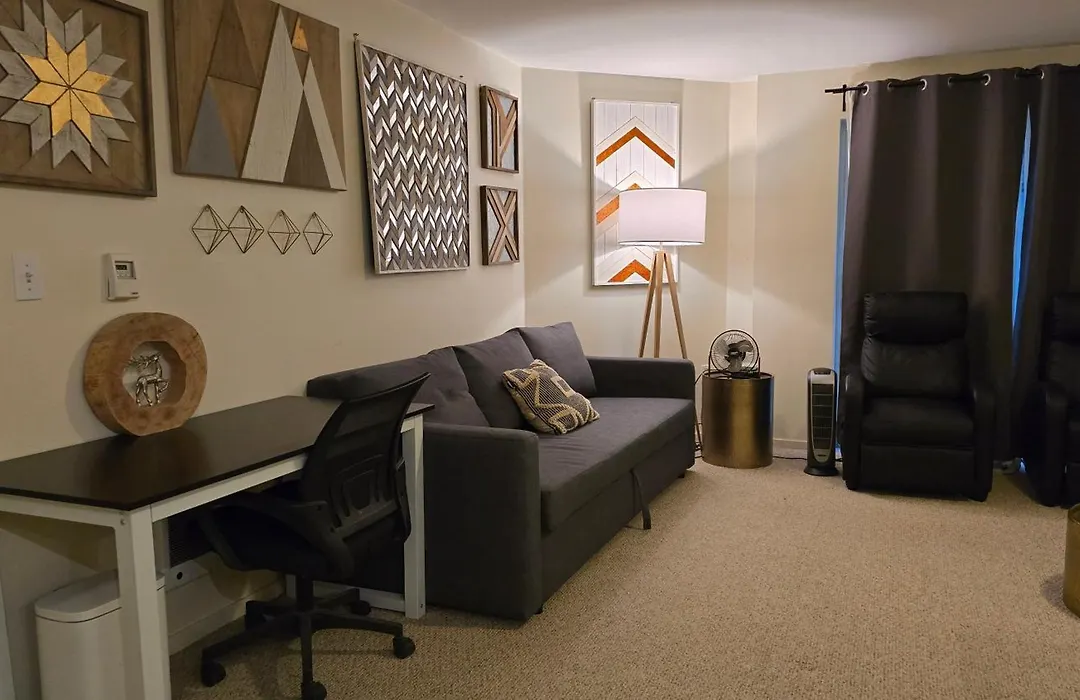 Lovely 1 Bedroom Condo In The Heart Of Seattle!-1