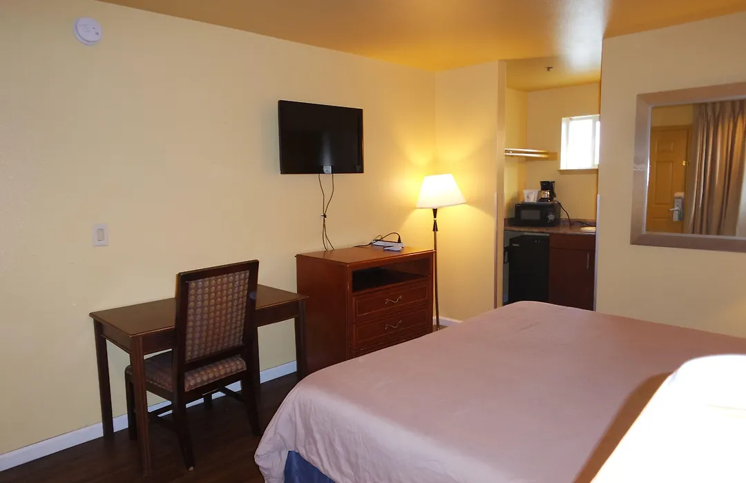 Americas Inn & Suite-1