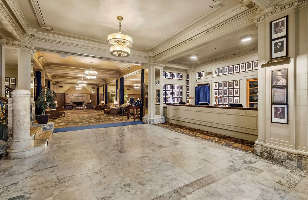 Arctic Club Hotel-1