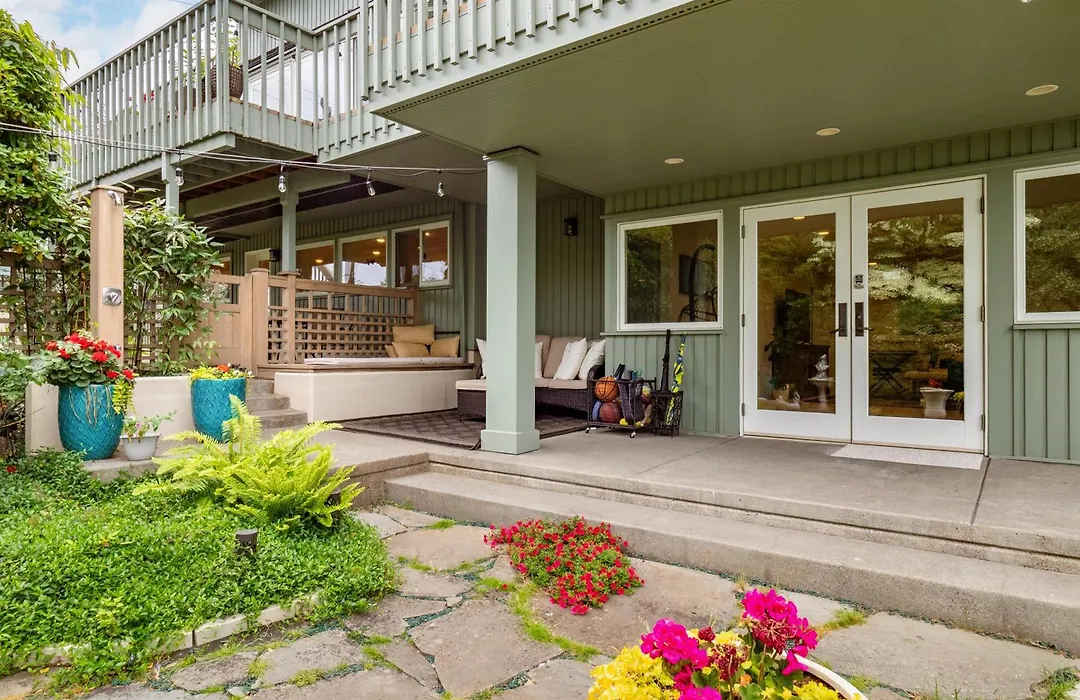 Seasons At Leschi Hillsides-1