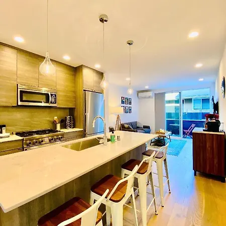 Modern Ballard Townhouse - 92 Walkscore & Rooftop!-3