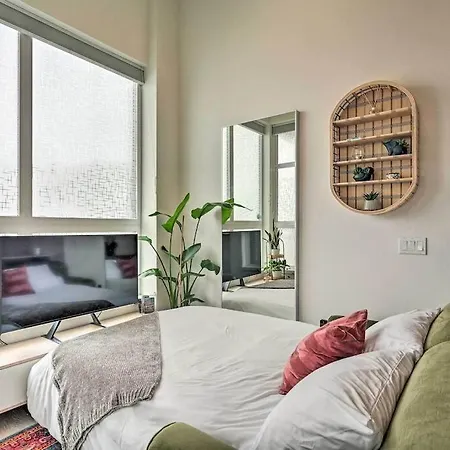 Stylish Ballard Studio 15 Mins From Space Needle-3