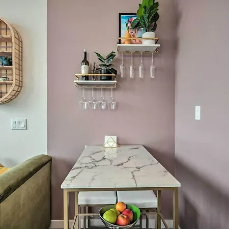 Stylish Ballard Studio 15 Mins From Space Needle-3