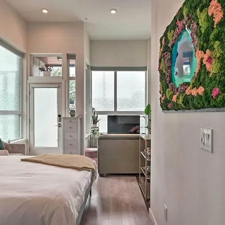 Stylish Ballard Studio 15 Mins From Space Needle-2