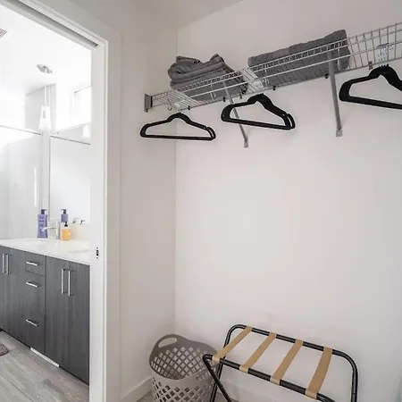 Elegant Townhome In Green Lake-3