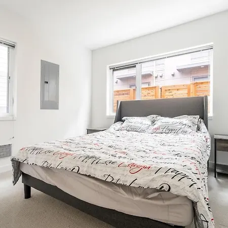 Elegant Townhome In Green Lake-2