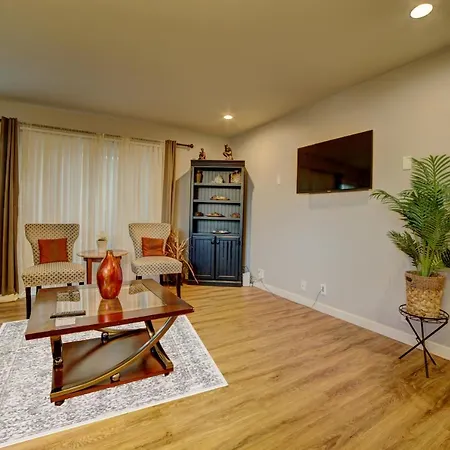 Cozy 2 Bedroom Townhouse In Northgate-3