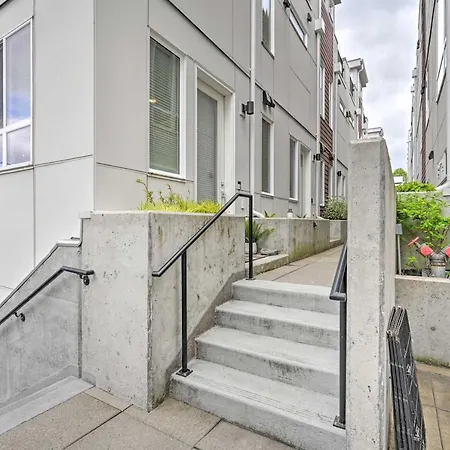 Stylish Townhome In Ballard-3