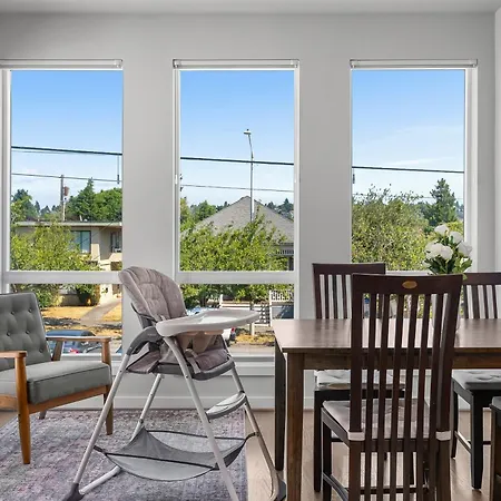 Modern Luxury Home With Ev Garage, Office, Bike & Balcony, Wfh & Family Friendly-2