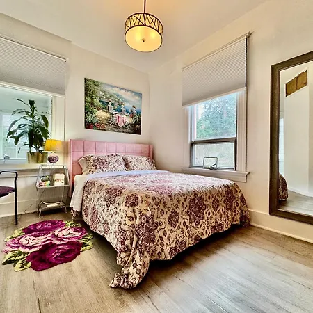 Main Level 2Nd Floor House With 2 Queen Bedrooms And Extra Sofa Bed Located 10 Minutes From Seatac Airport And 20 Minutes From Downtown-2